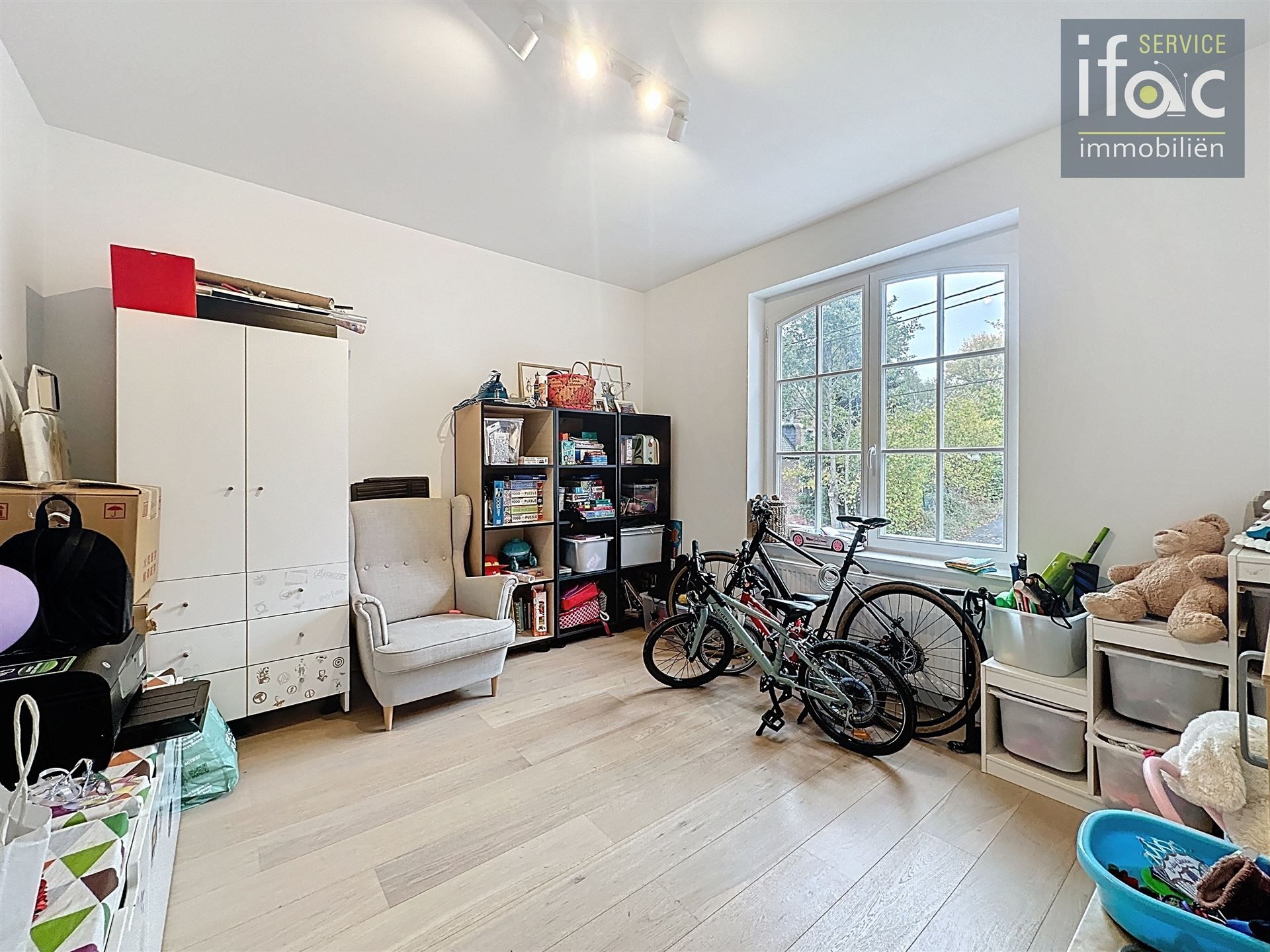 Fantastisch gerenoveerde rijwoning met 4 slaapkamers foto 6