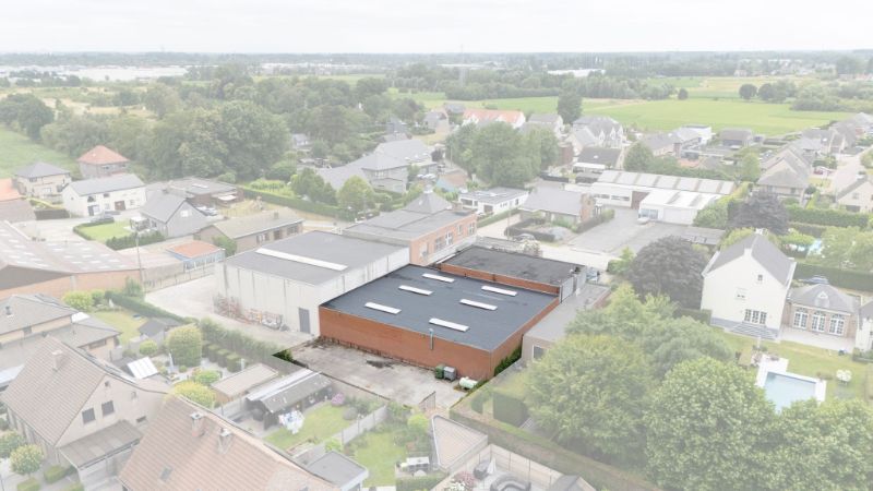 Ruime handelsruimte met loods- of opslagmogelijkheden foto 2