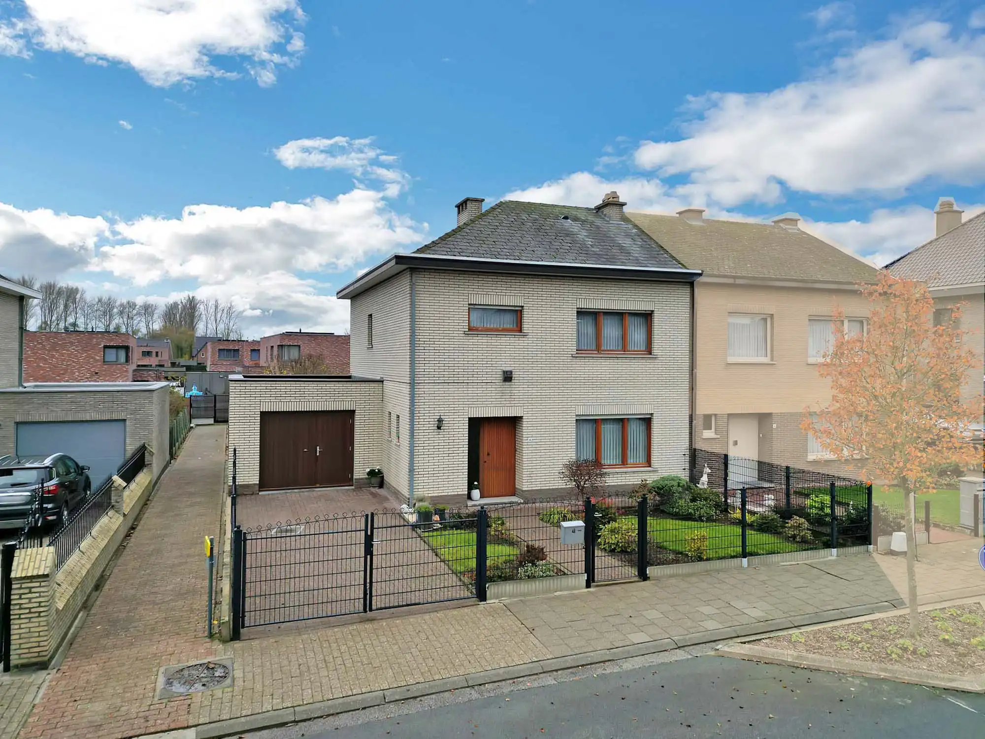 Gezellige en solide woning te Onze-Lieve-Vrouw-Lombeek foto {{pictureIndex}}