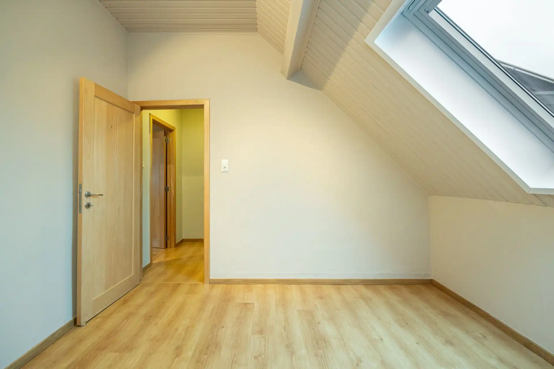 Instapklare gezinswoning in groene omgeving foto 14