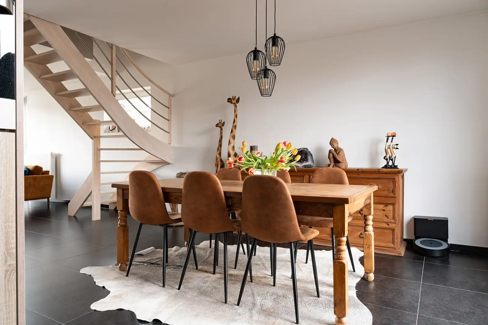 Zonnig, ruim en zeer mooi afgewerkt appartement te koop foto {{pictureIndex}}