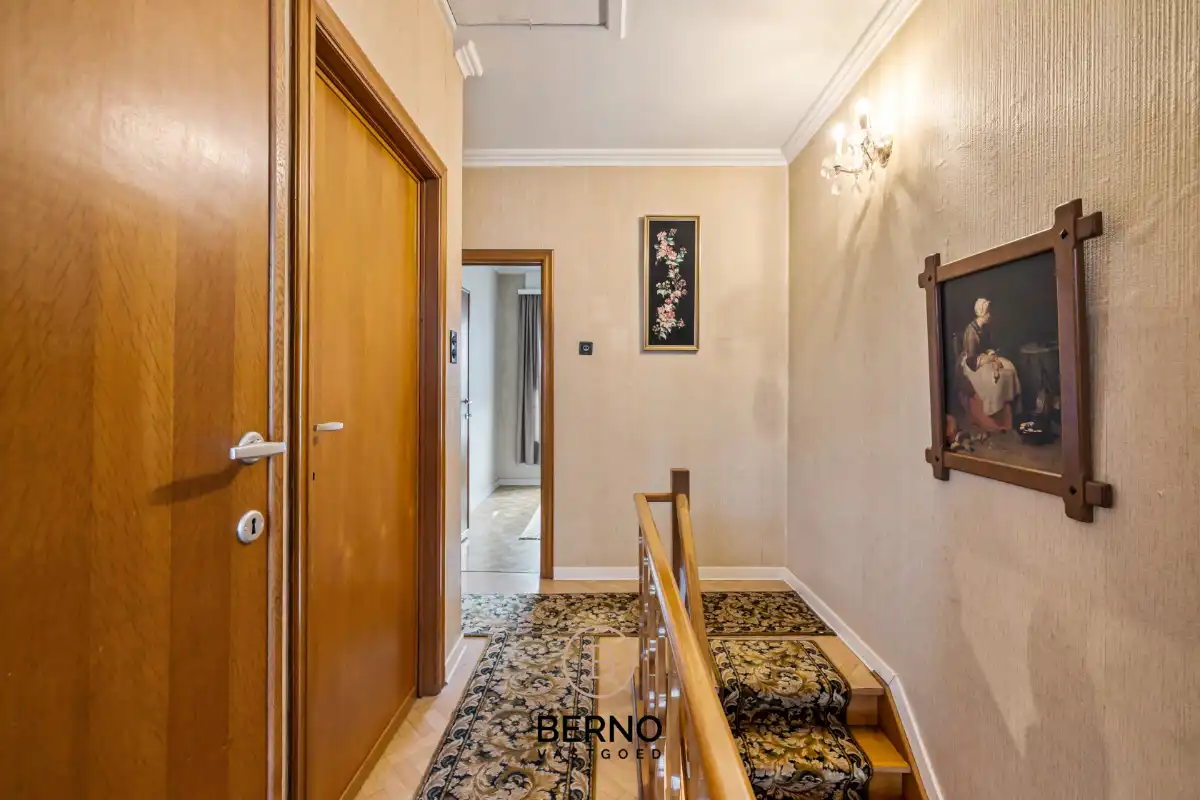 Ruime gezinswoning met 4 slaapkamers en garage. foto 10