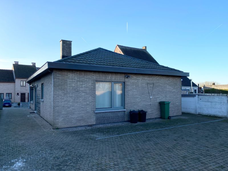 Gezellige bungalow met 2 slaapkamers, zonnepanelen, grote tuin en 2 garages foto 13