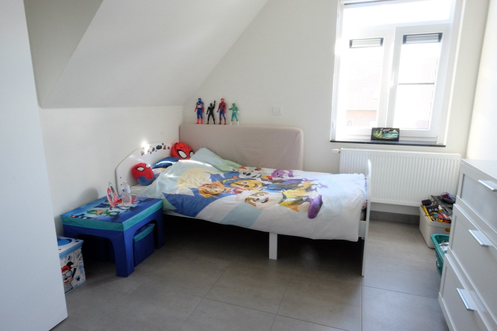 Recente woning met tuin en parkings. foto 11