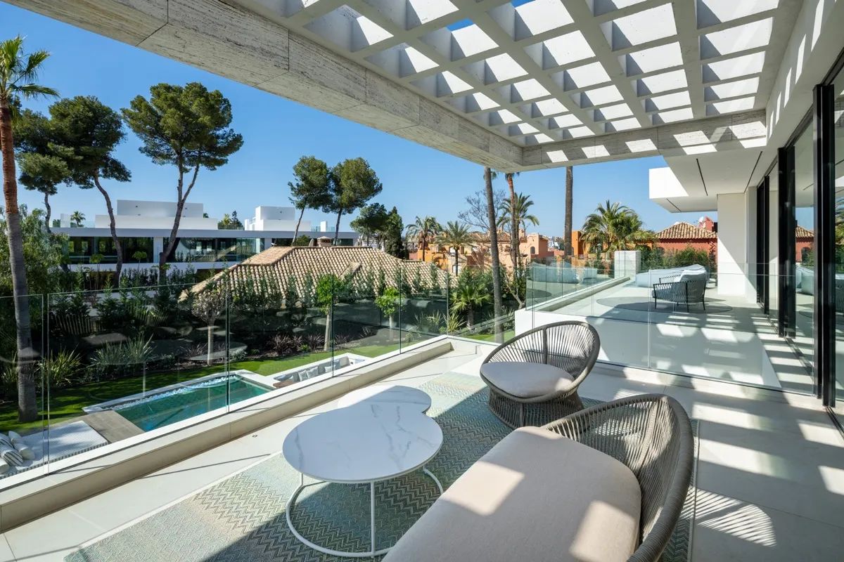 Een meesterwerk van moderne luxe: ontdek deze unieke villa in Nueva Andalucía foto 22