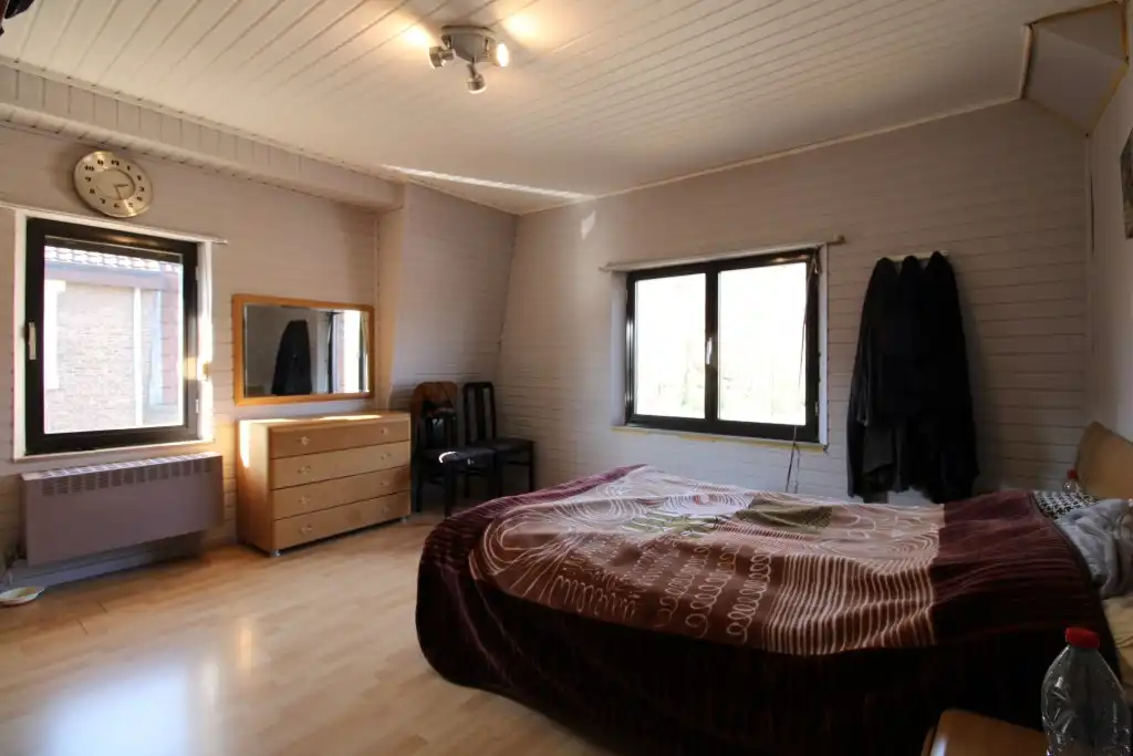 Zeer mooie halfopen woning met garage op gunstige ligging foto 9