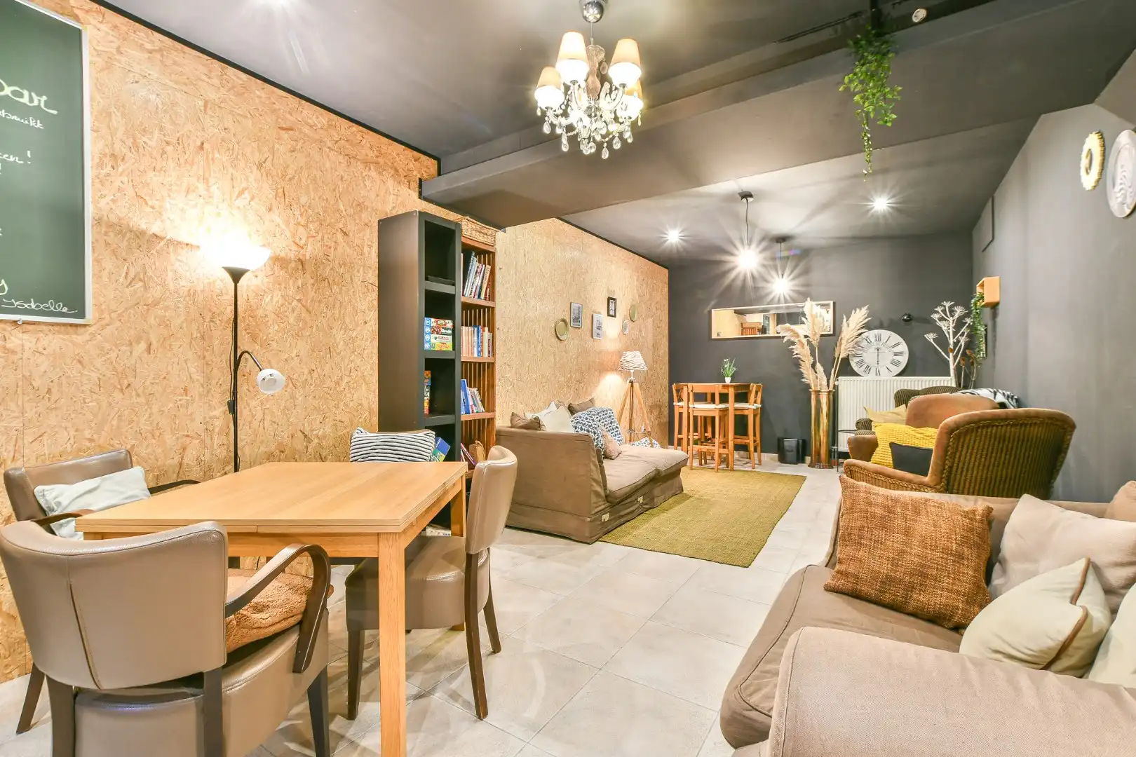 Unieke investeringskans: karaktervol hotel met 18 kamers & woonmogelijkheden te koop!  foto 36