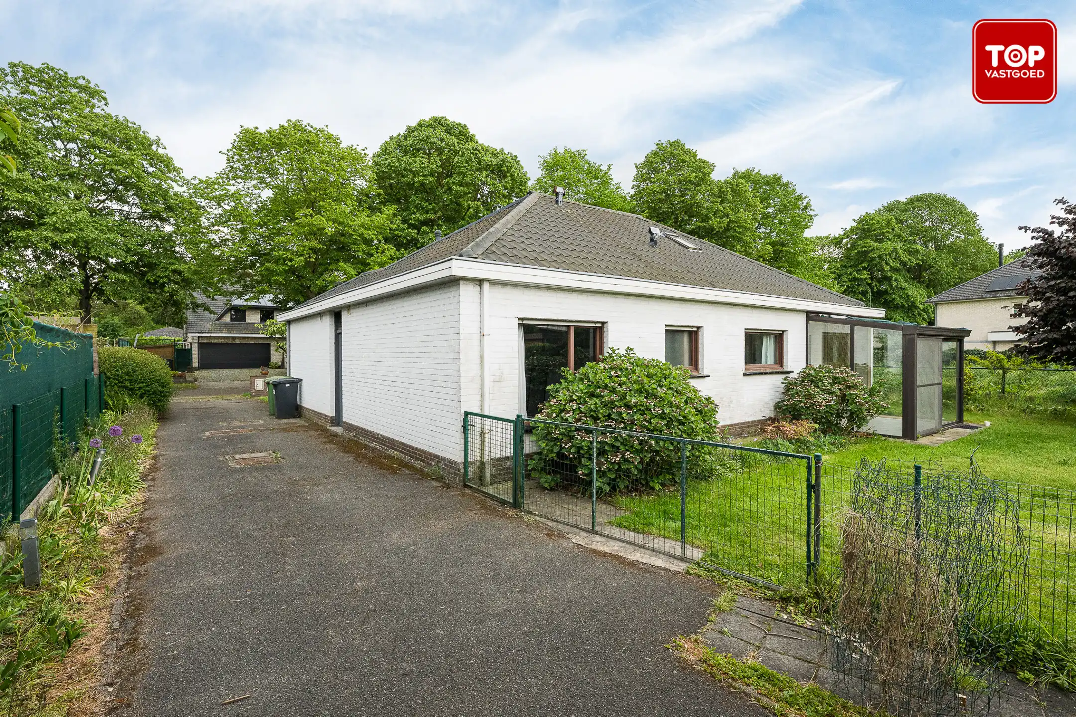 Te renoveren bungalow met charmante tuin op een toplocatie. foto 25