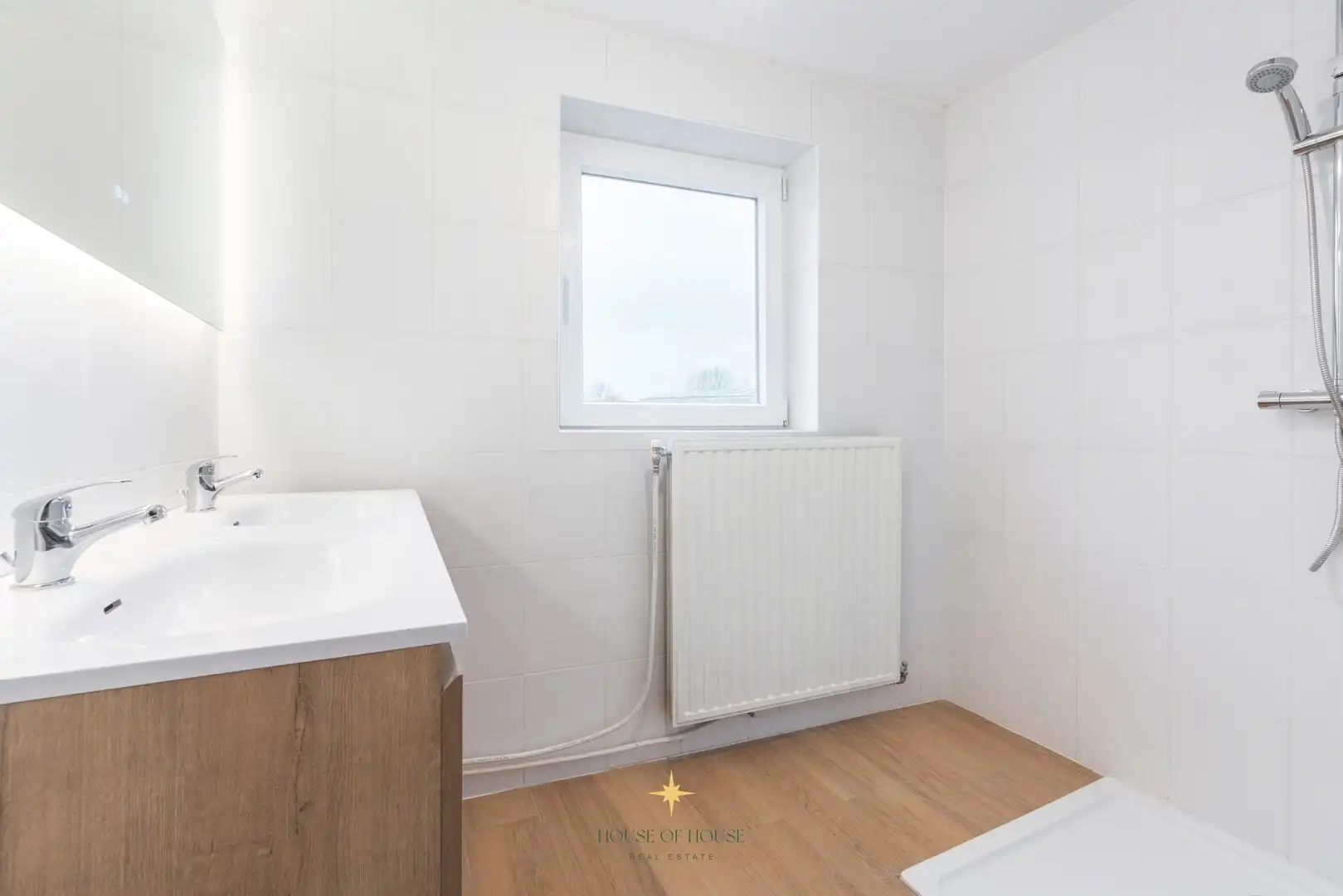 Gerenoveerde bel-étage met 3 slaapkamers en ruime garage foto 13