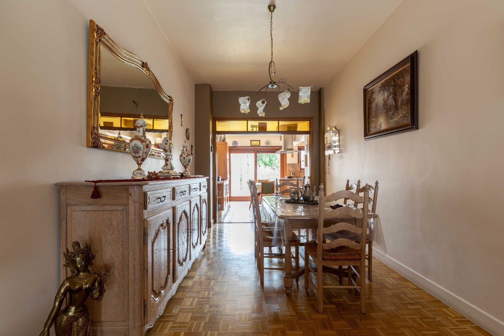 Ruime, praktische woning met grote garage, praktijk en 5 slaapkamers! foto 6