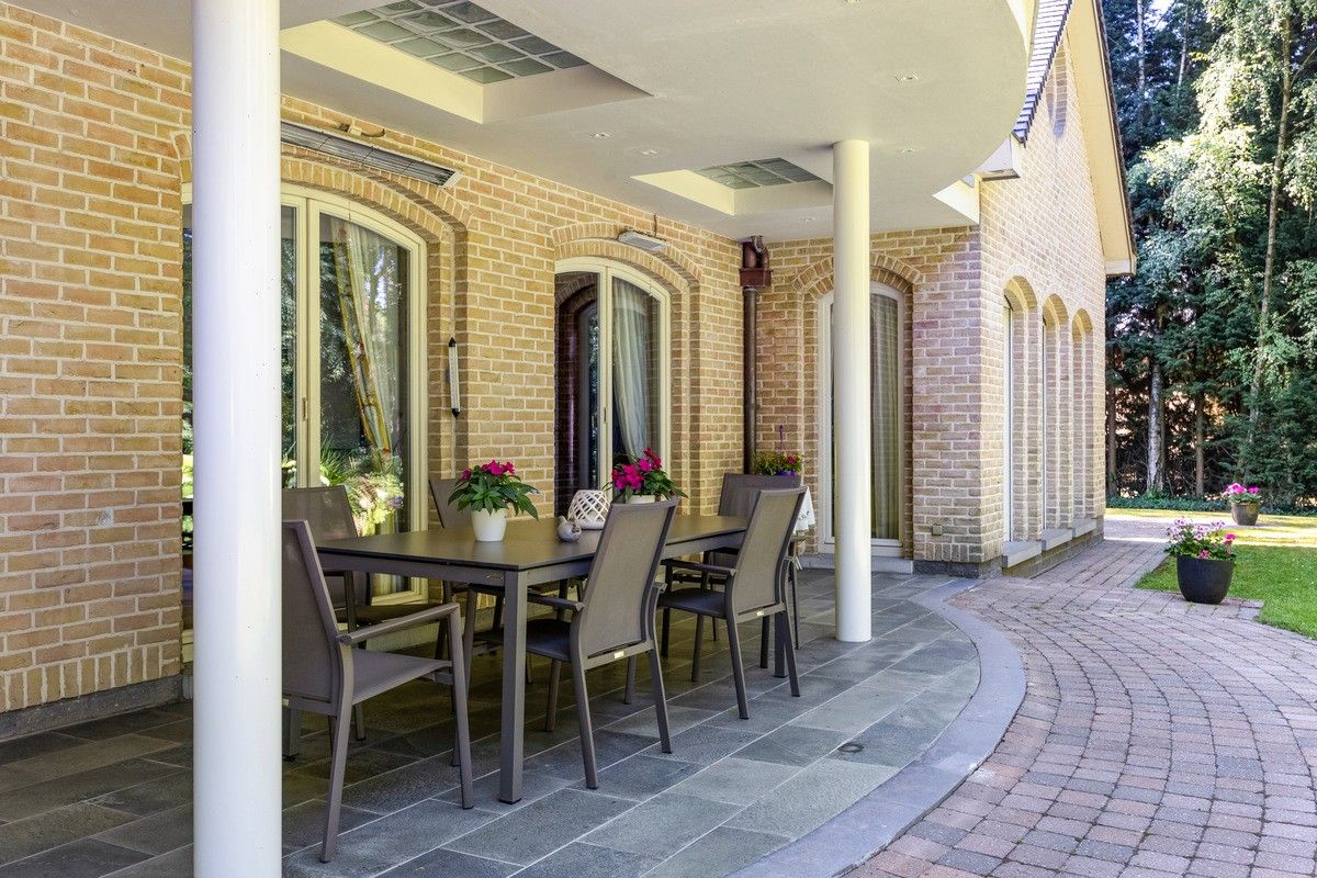 Exclusieve, royale villa in prestigieuze villawijk te Maasmechelen foto 37