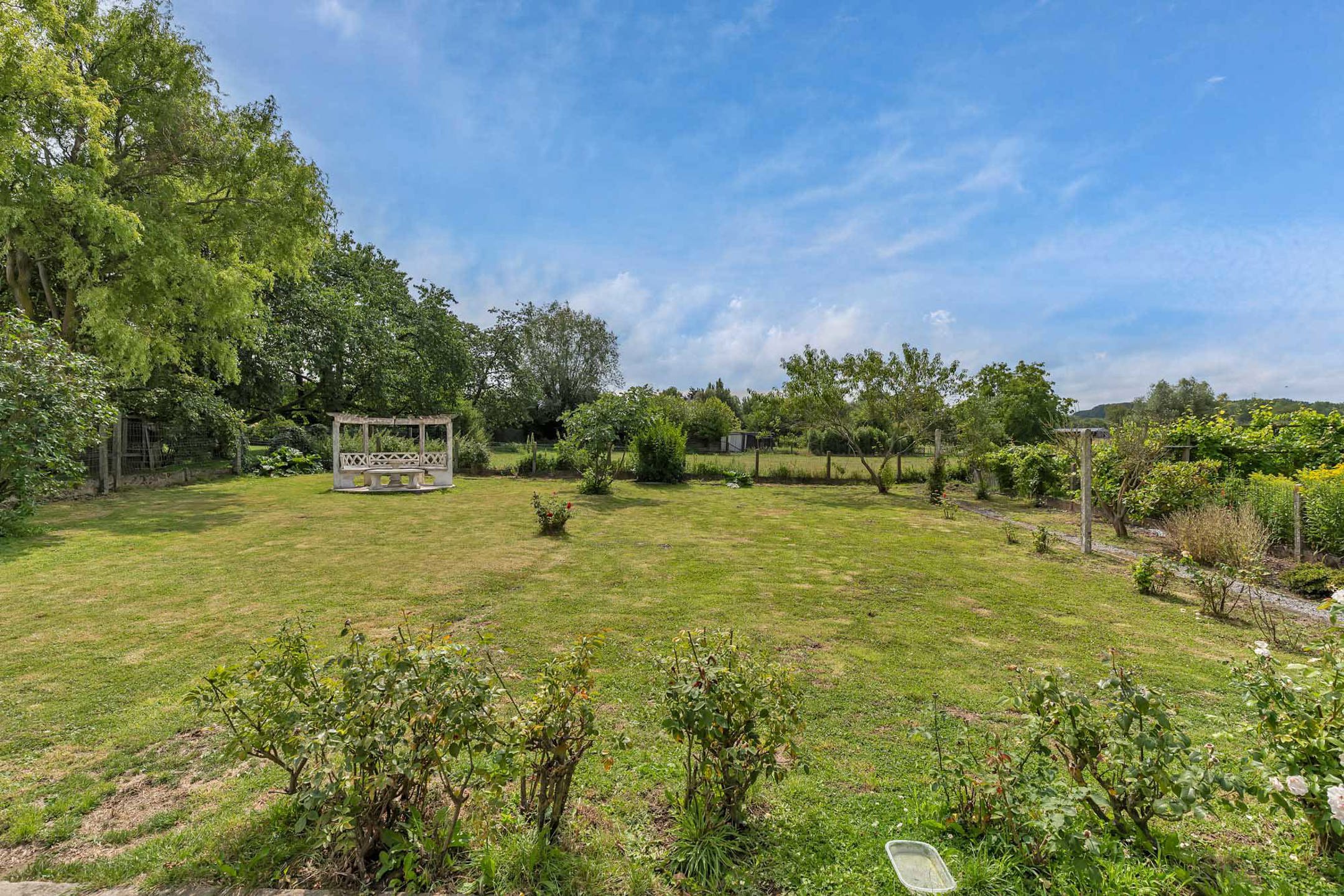 Te moderniseren gelijkvloerse woning op landelijke locatie foto 19