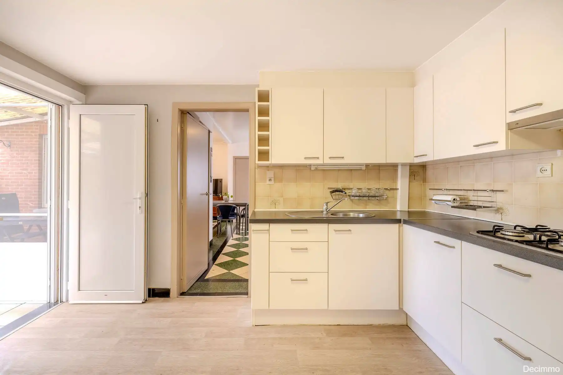 Op te frissen gezinswoning gelegen op rustige locatie foto 18