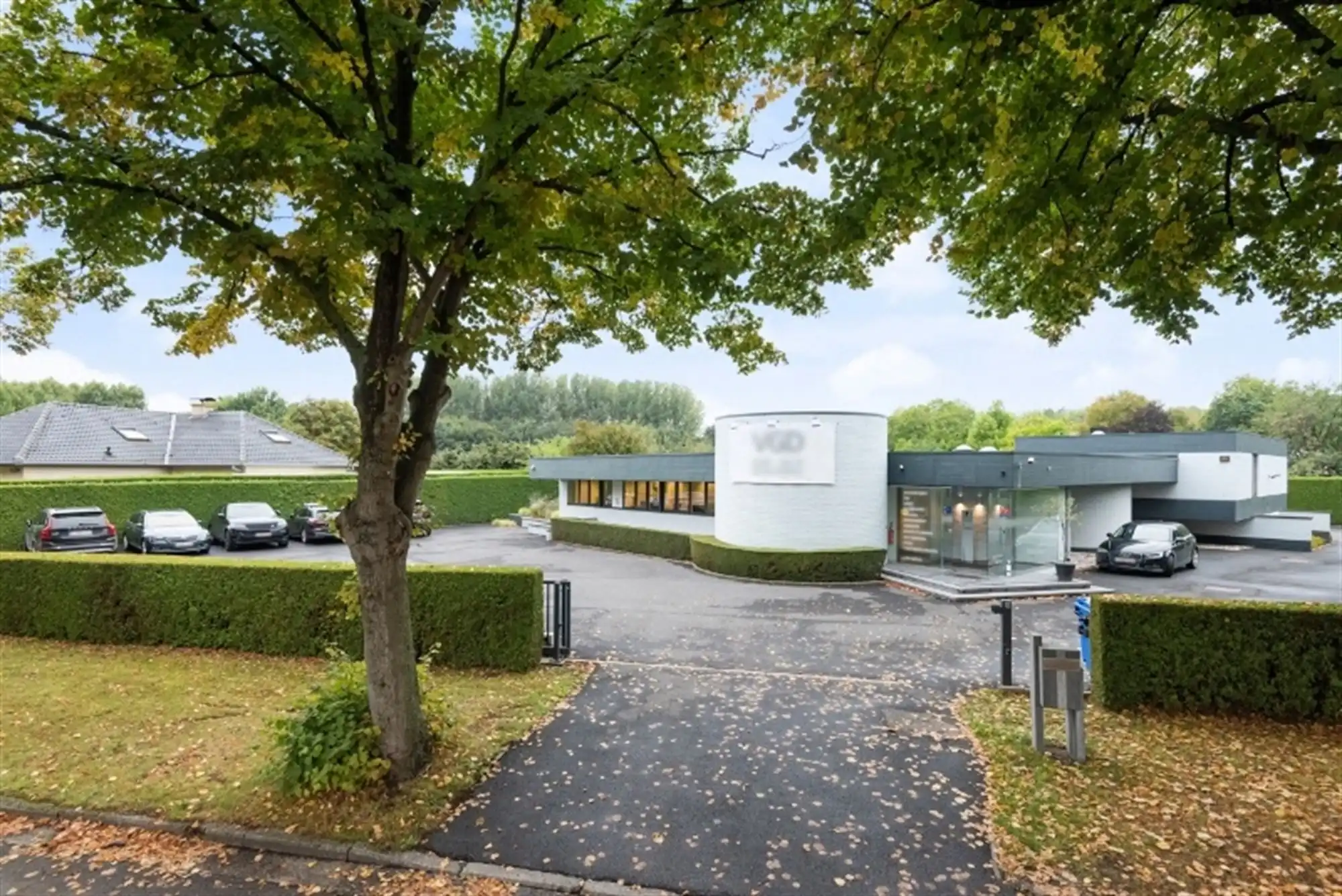 Multifunctioneel pand in casco toestand op toplocatie te Aalst. foto {{pictureIndex}}