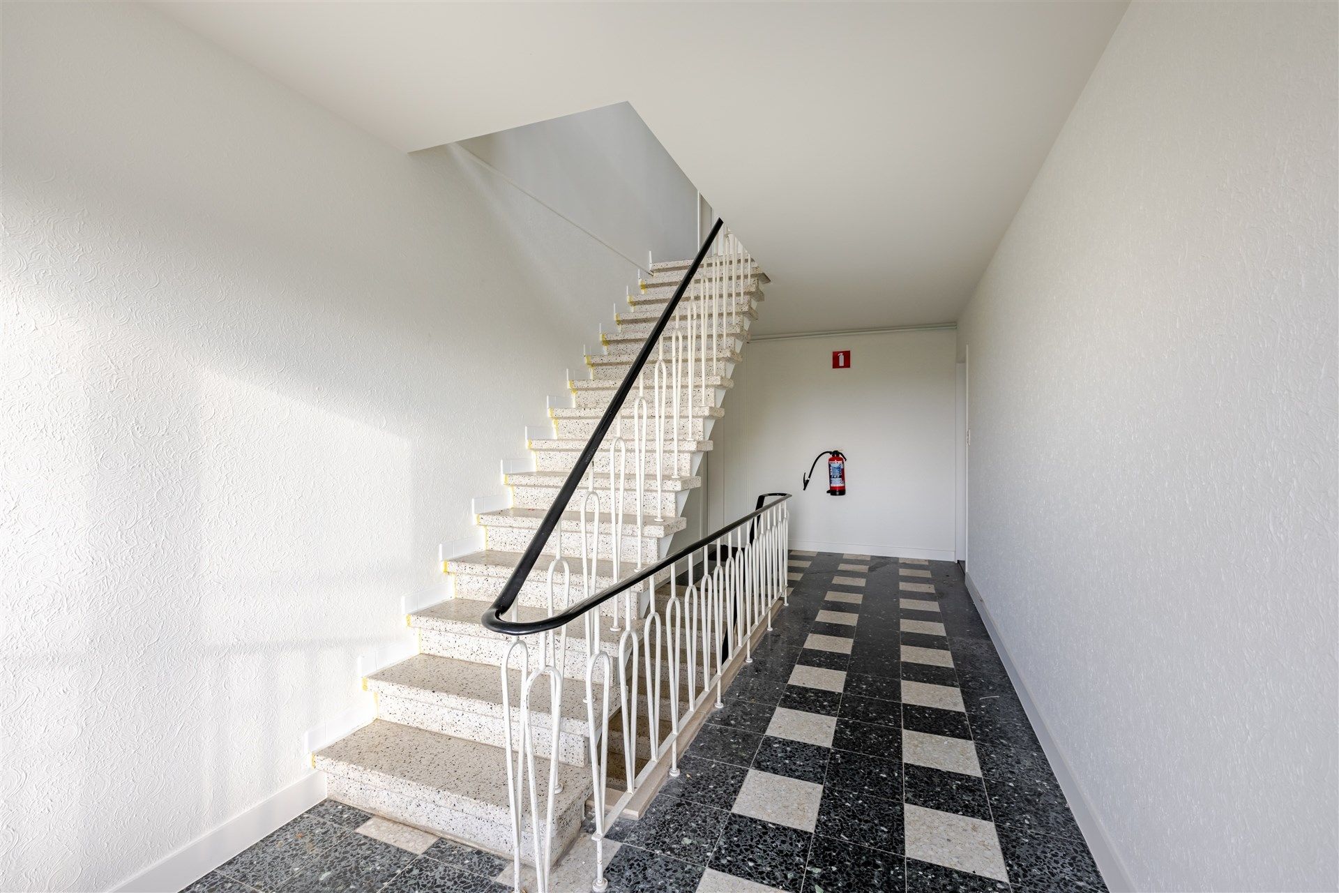 Gunstig gelegen 2 slaapkamer appartement met terras foto 11