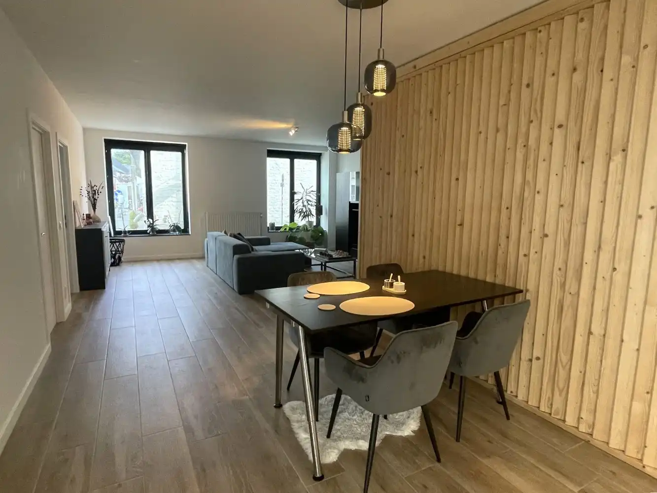 Instapklaar en polyvalent handelspand met 2 handelsruimten en ruim appartement foto 11