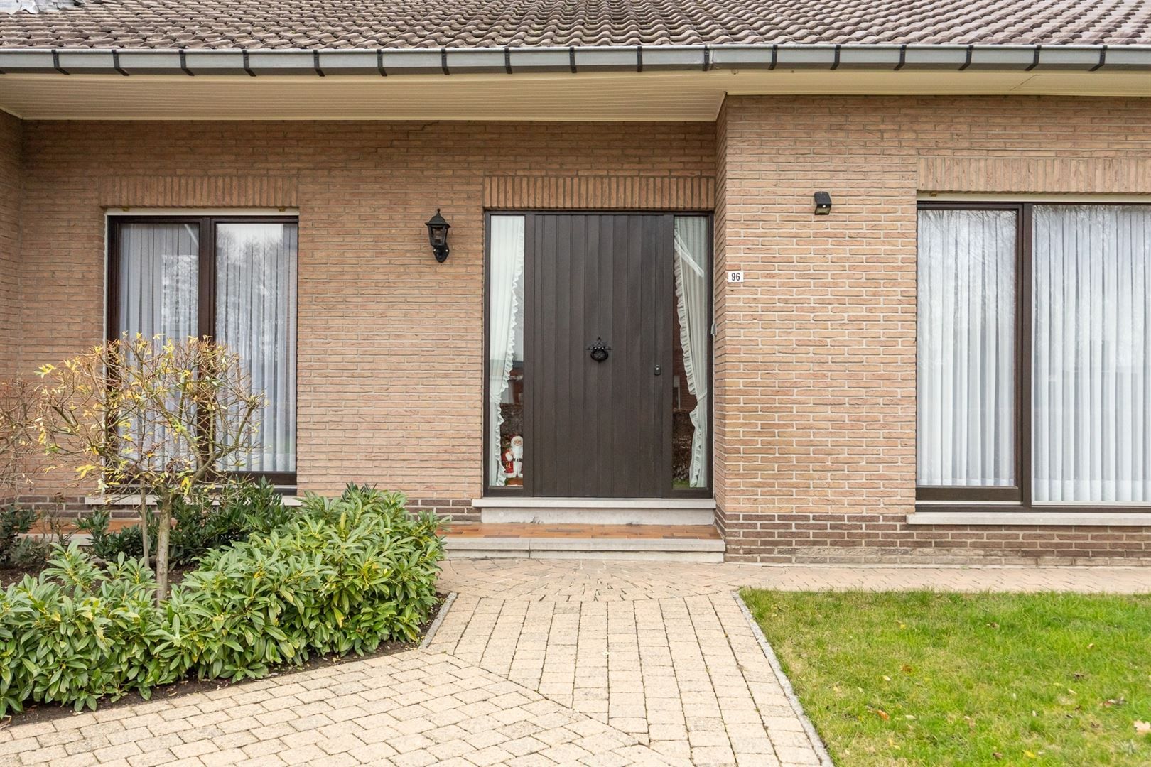 Verzorgde laagbouwwoning met tuin en garages! foto 18