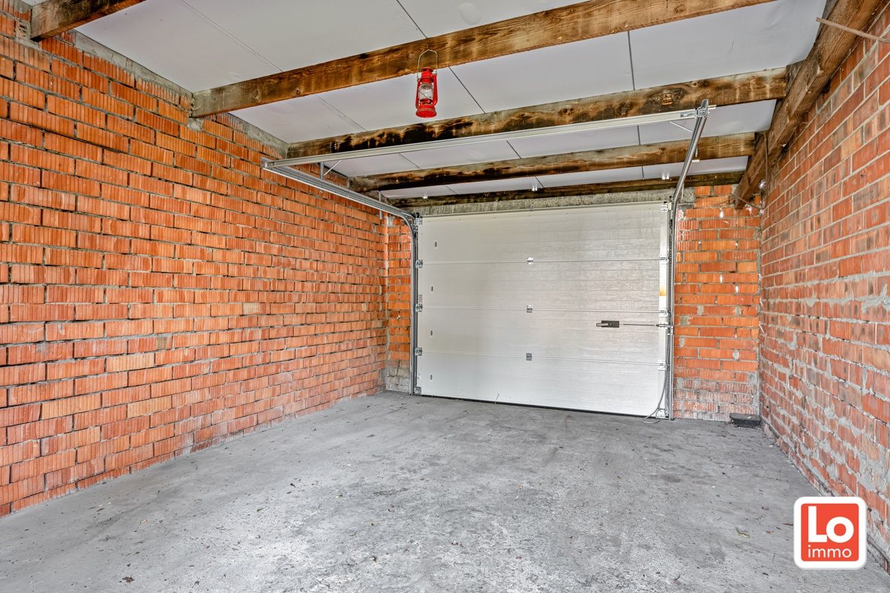 VERKOCHT! Ruime te renoveren woning met een afzonderlijke garage op een toplocatie in het centrum van Beervelde! foto 21