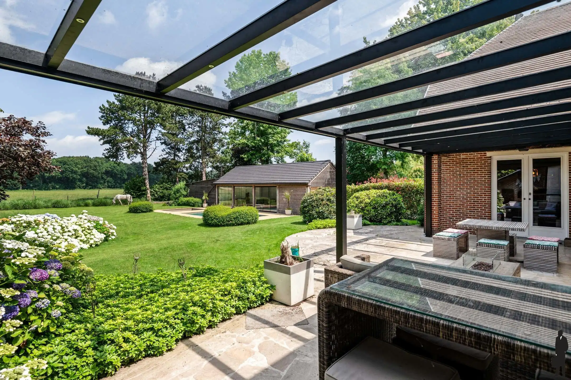 Exclusieve villa met zwembad en professionele ruimte foto 16