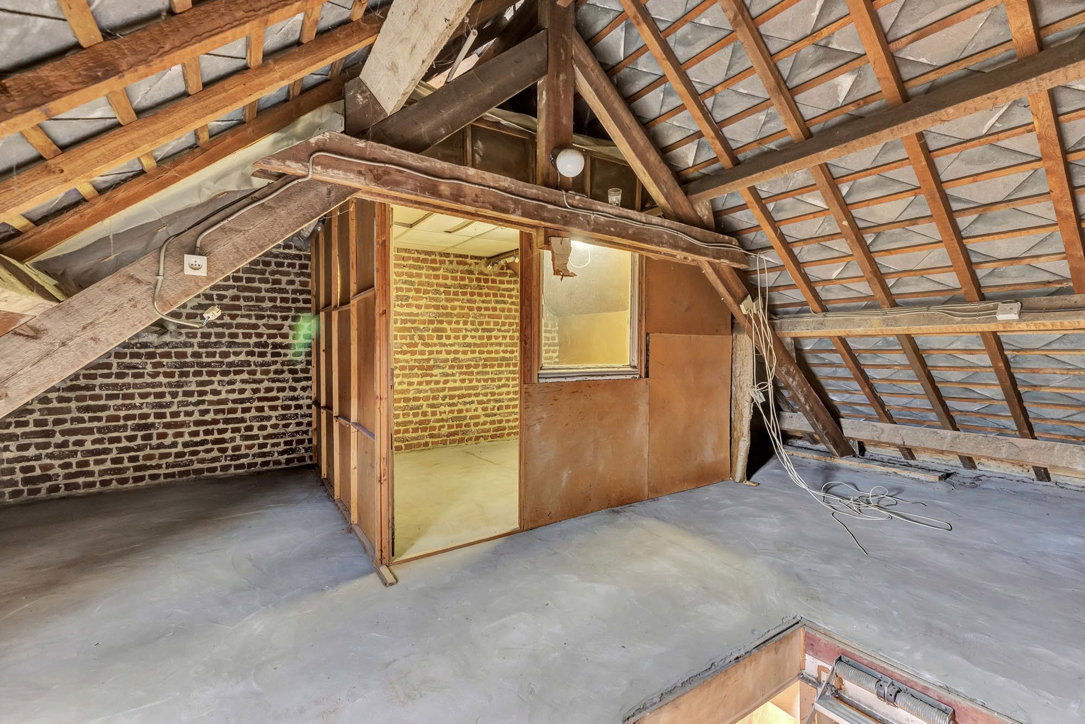 Ruime te renoveren woning op toplocatie foto 20