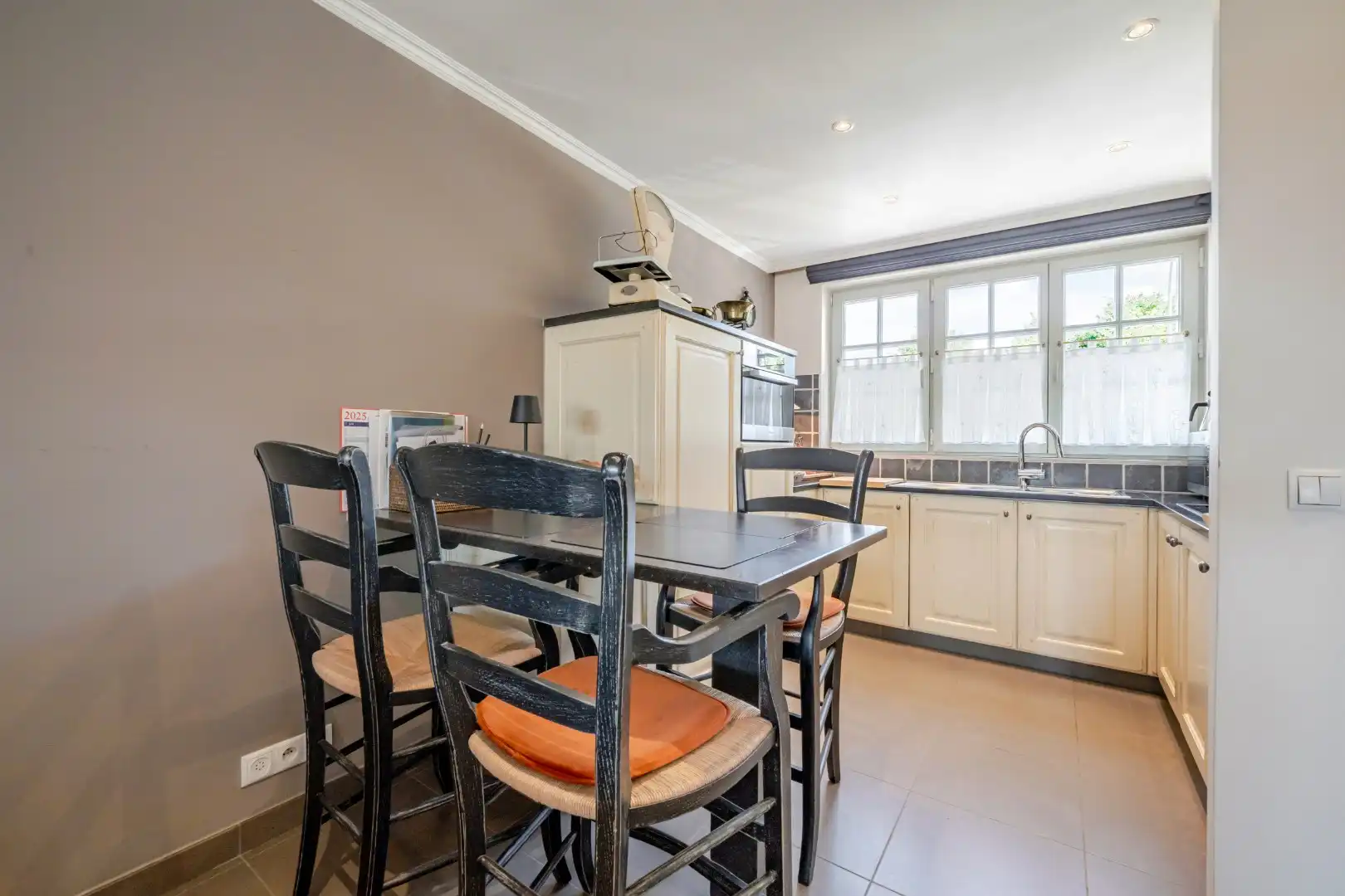 Ruime woonst met zongericht terras en garagebox foto 7