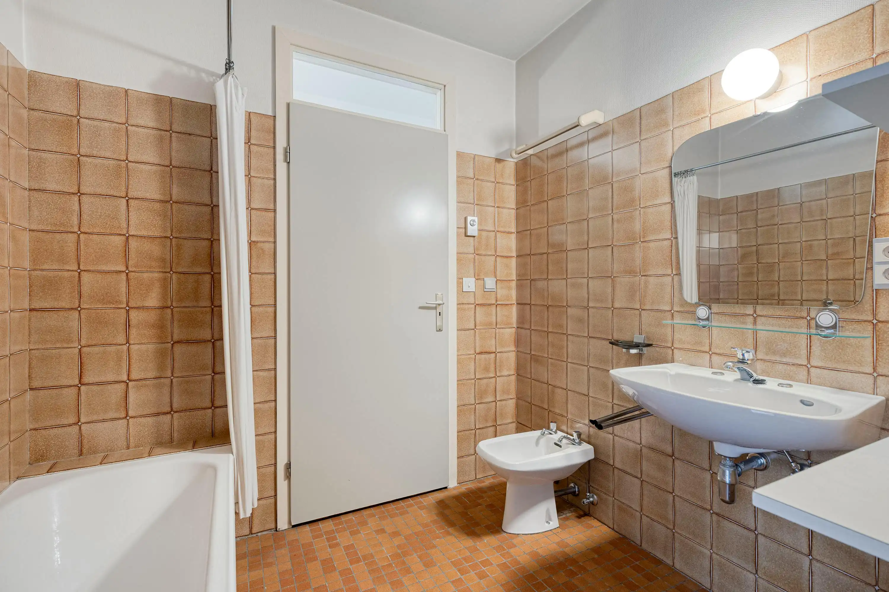 Appartement te koop met 2 kamers, terras en garage in Ieper foto 11