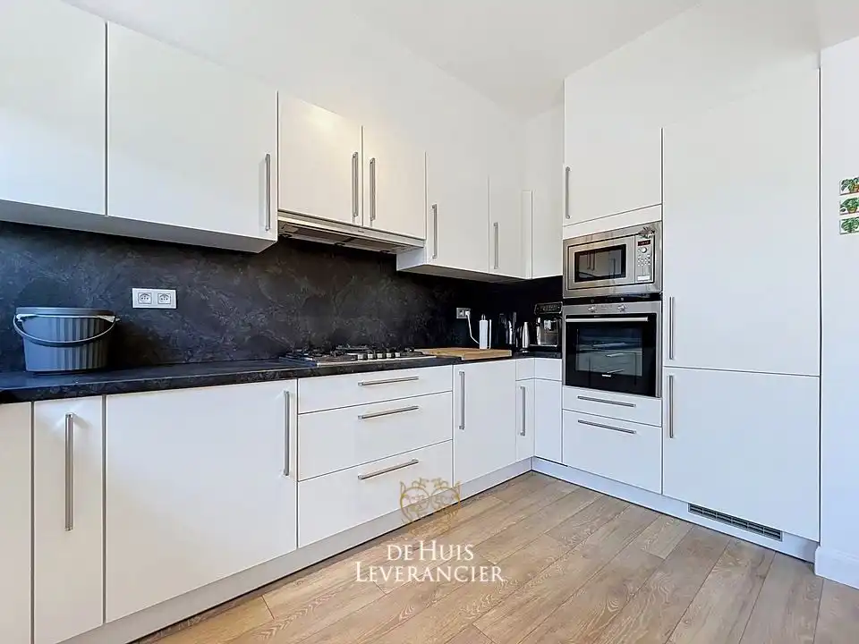 Lichtrijk en instapklaar 3-slaapkamerappartement (106 m²) met garage en gunstig EPC (B) op toplocatie in Wilrijk! foto 12