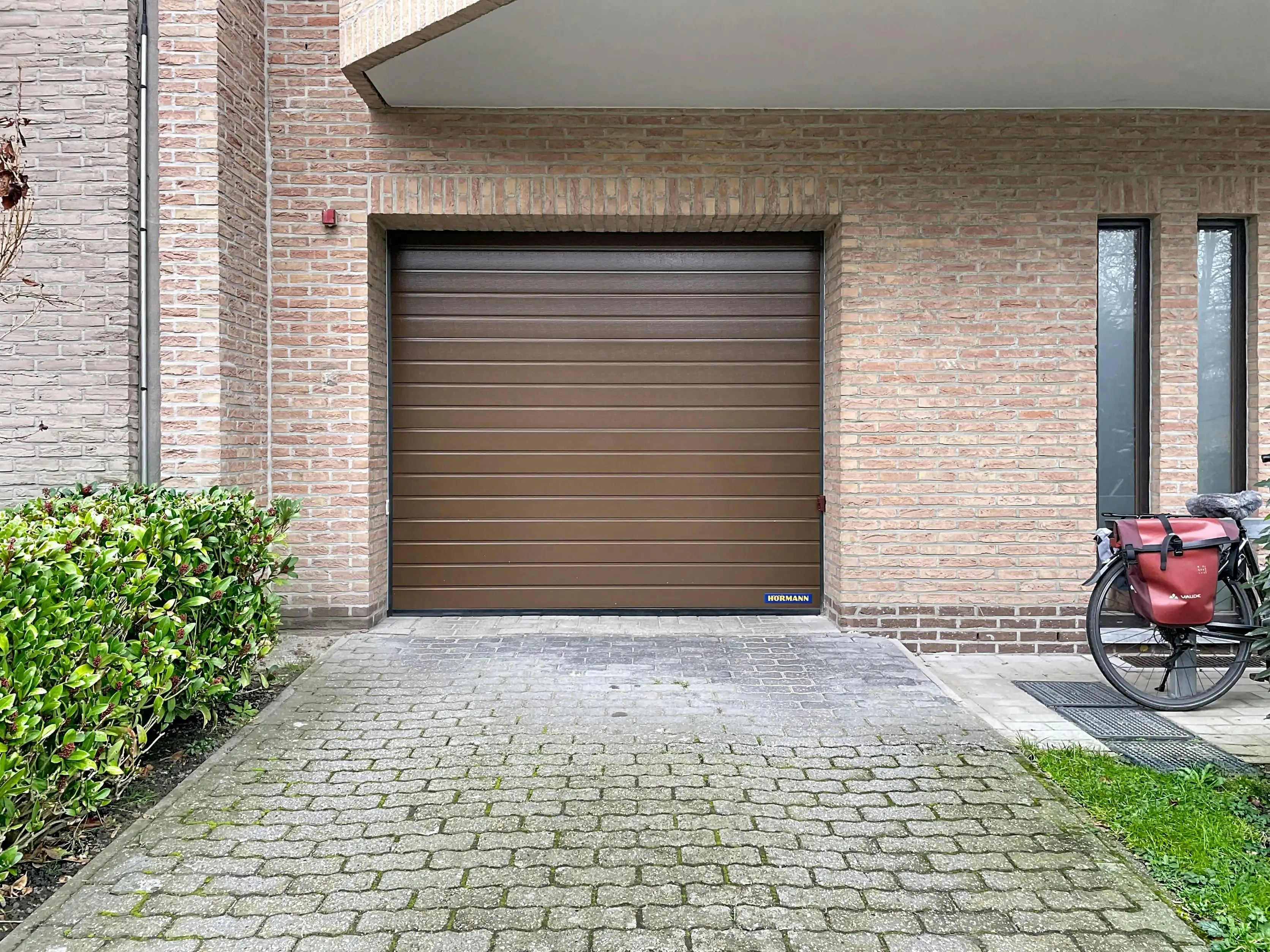 Overdekte autostaanplaats te koop in Berchem foto 3
