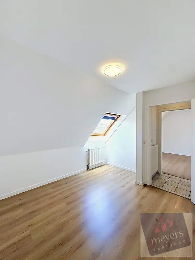 Appartement met 2 slaapkamers, terras en garage te huur in Hasselt foto 13