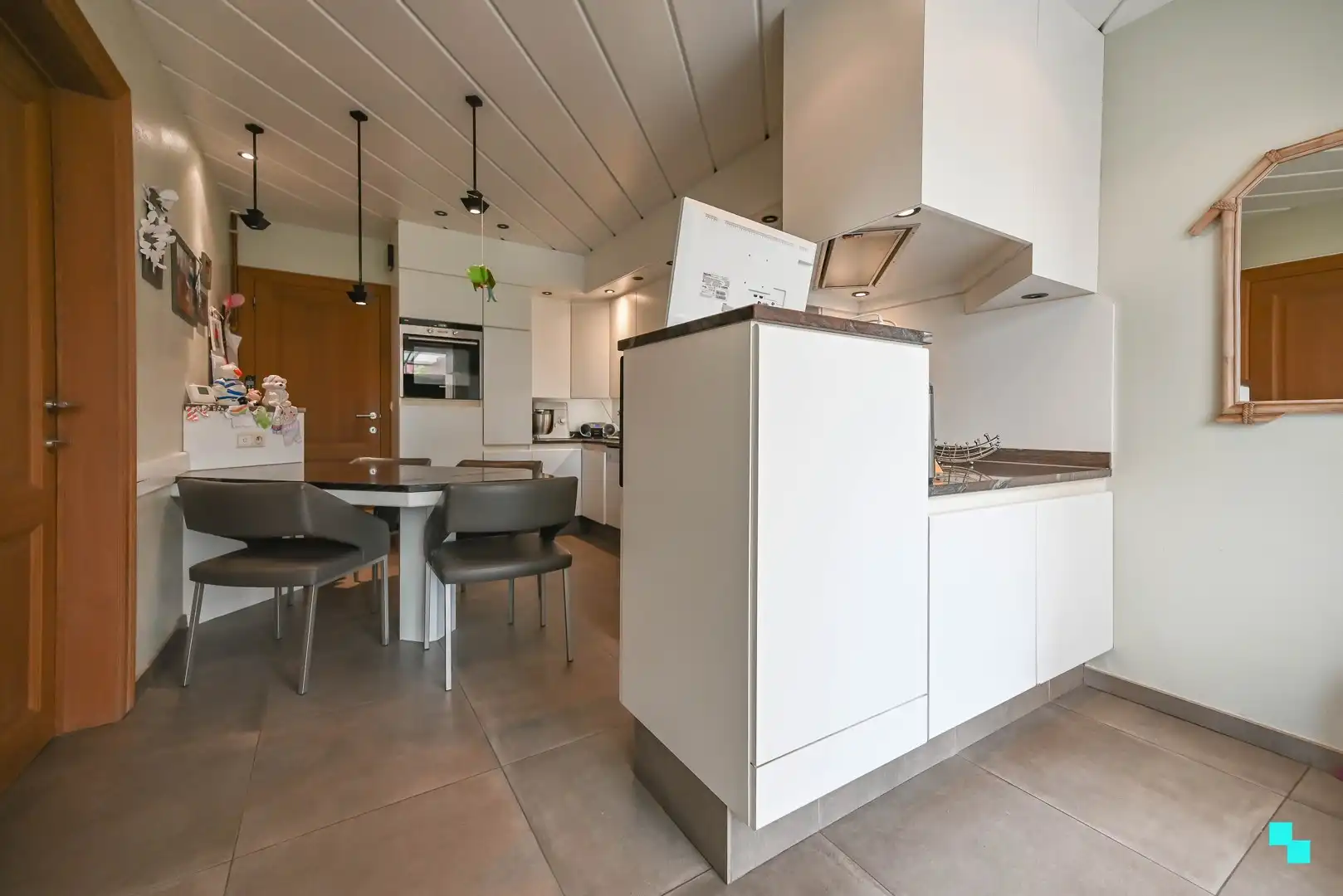 Charmante halfopen bebouwing met bijgebouw in hartje Emelgem foto 7