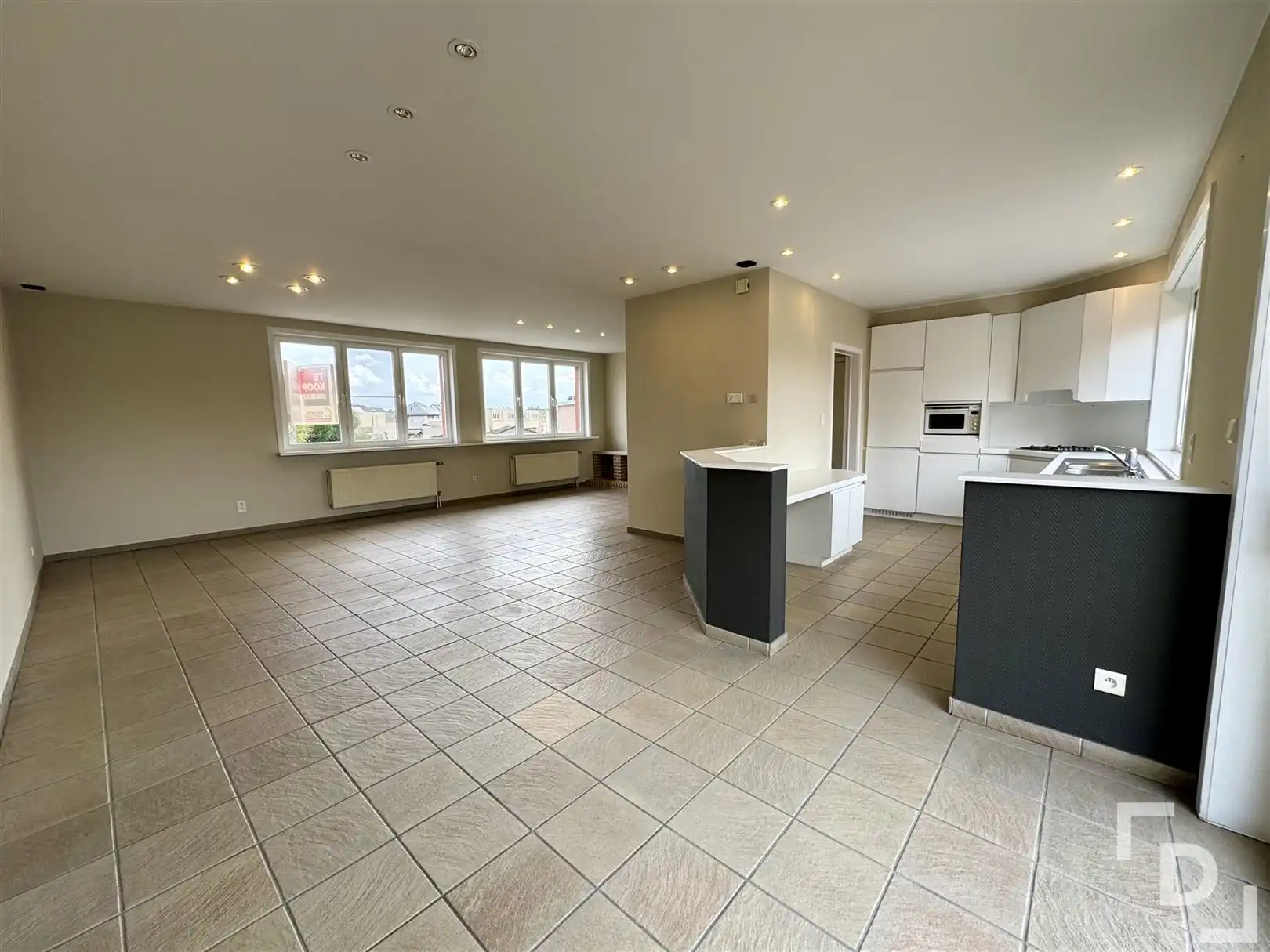 Ruime handelszaak met woonst & verhuurd appartement te koop in Poelkapelle. foto 45