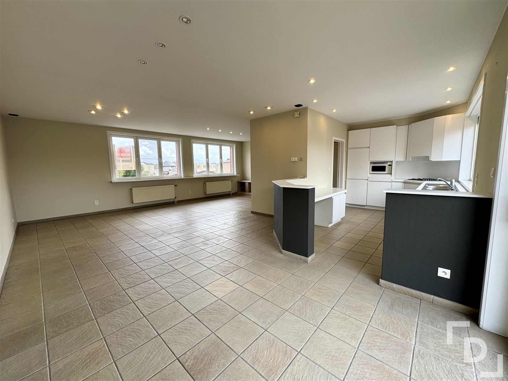 Ruime handelszaak met woonst & verhuurd appartement te koop in Poelkapelle. foto 45