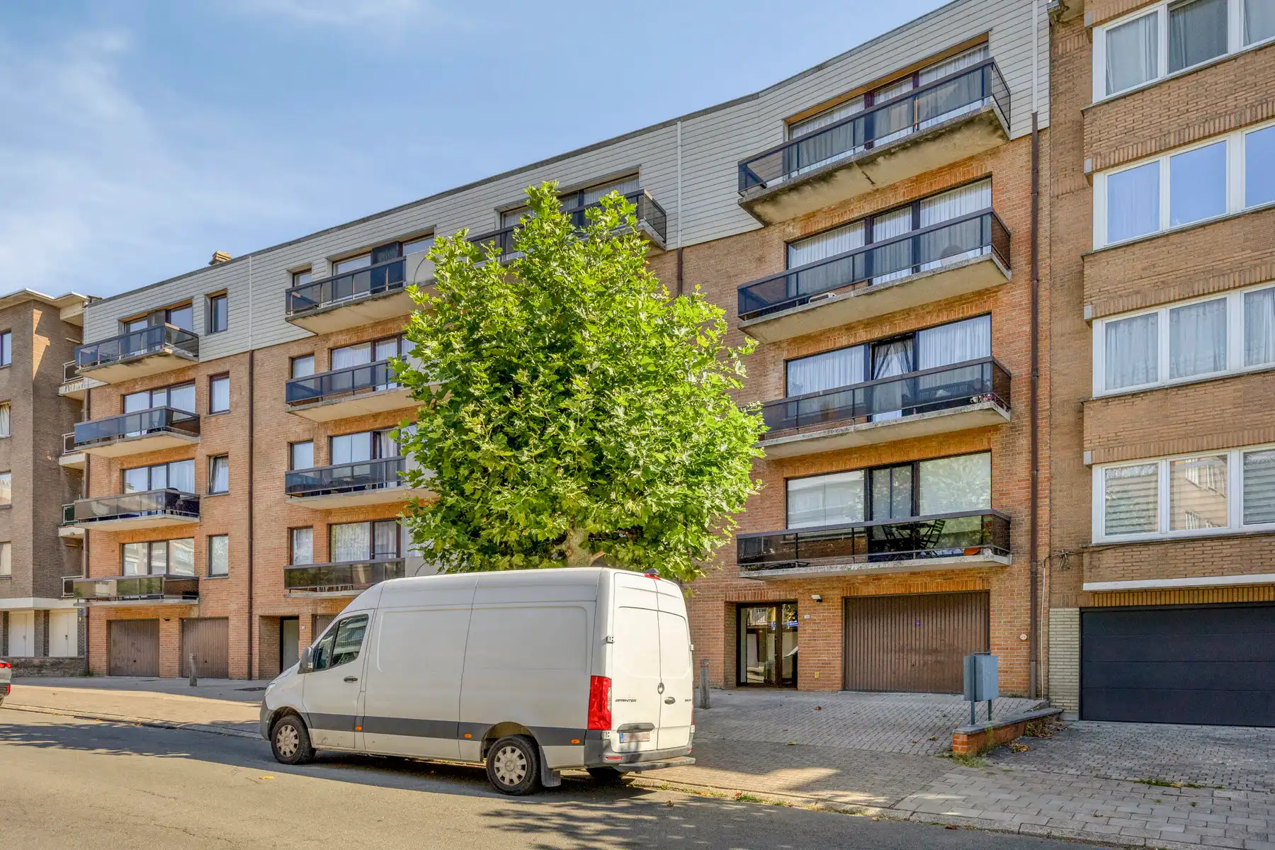 CENTRAAL GELEGEN 2-SLAAPKAMERAPPARTEMENT MET PARKEERPLAATS IN ZELLIK! foto 2