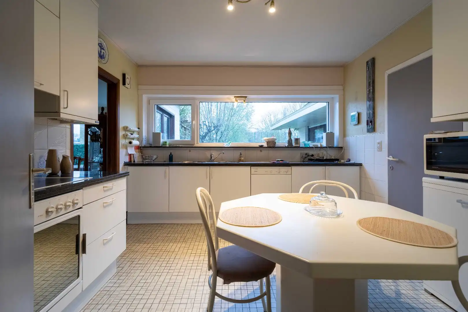 Centraal gelegen bungalow in groene omgeving St-Andries foto 13