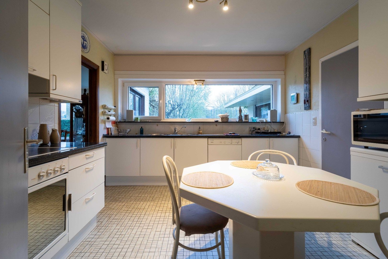 Centraal gelegen bungalow in groene omgeving St-Andries foto 12