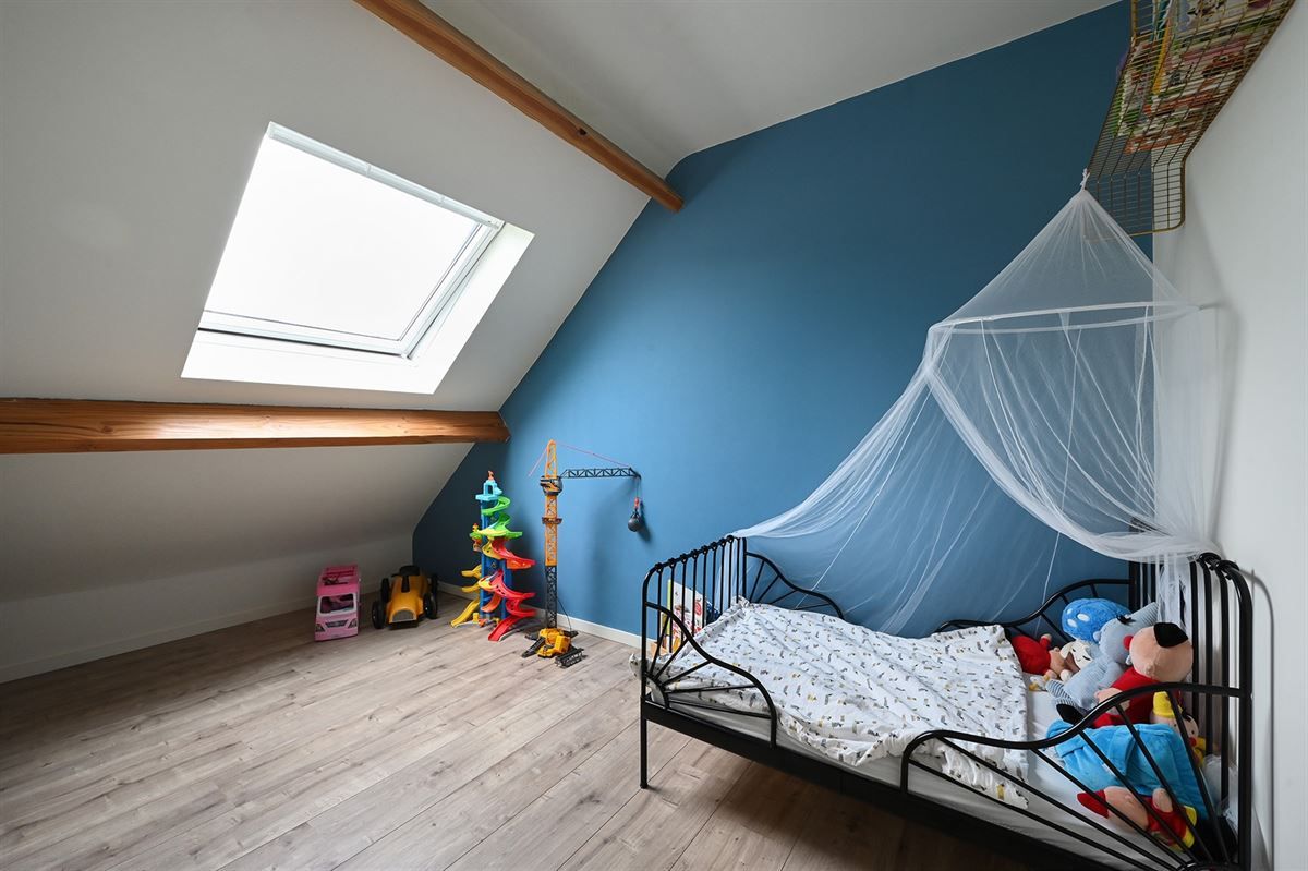Geheel gerenoveerde gezinswoning met ruime garage foto 23