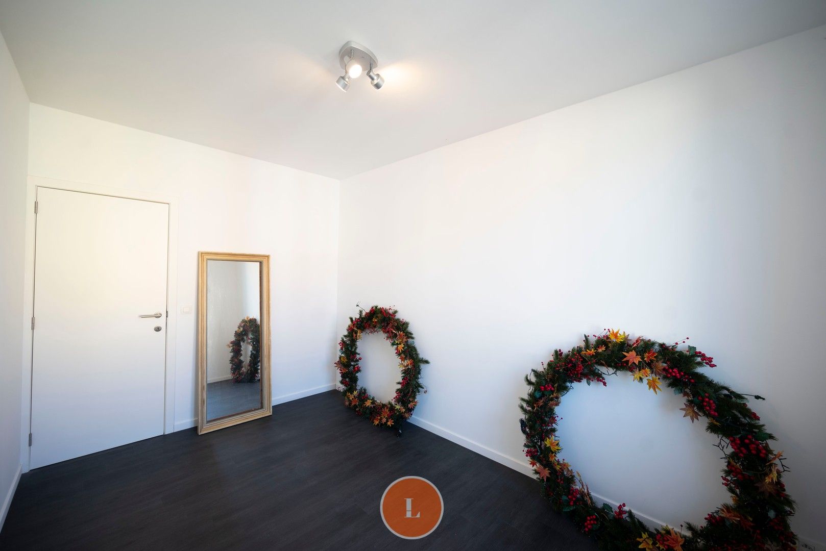 Woonhuis gedeeltelijk ingericht als kapperszaak en gemakkelijk te veranderen in trendy woning foto 11