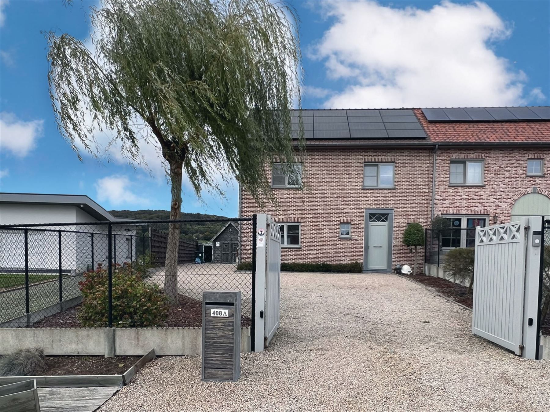 Ruime en comfortabele woning met sfeervol terras aan de voet van de Muziekbos foto {{pictureIndex}}