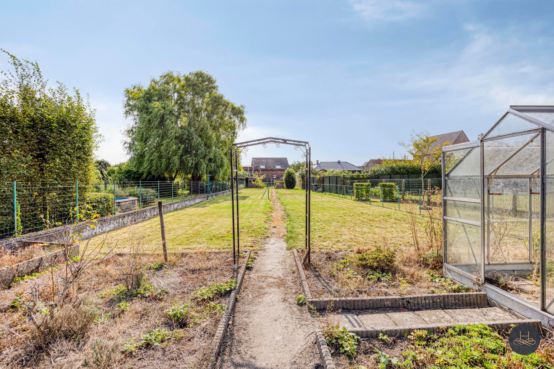 Centraal gelegen woning met grote tuin foto 24