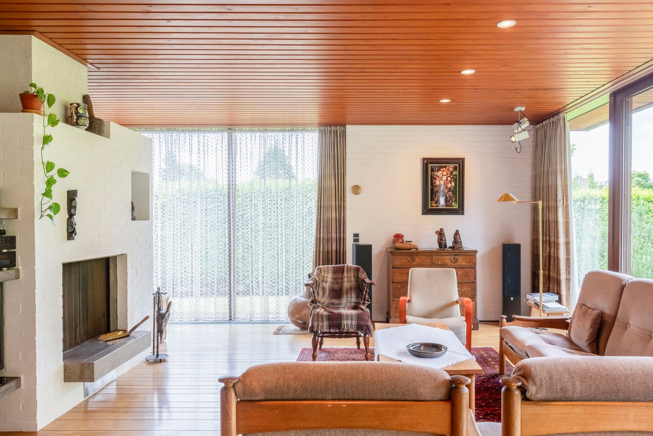 Jaren zeventig villa op prachtig perceel foto 8
