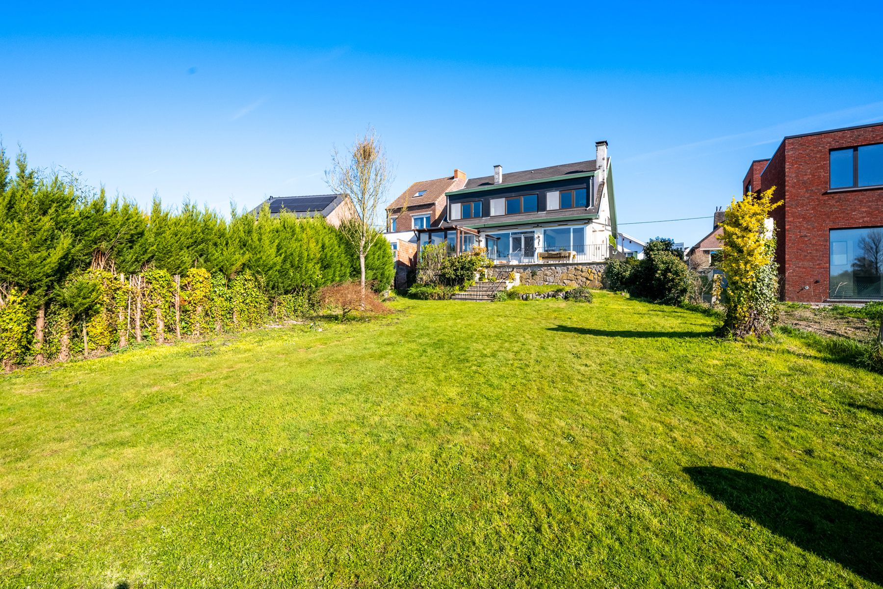 Charmante op te frissen gezinswoning met tuin en 4 SLPK foto 25