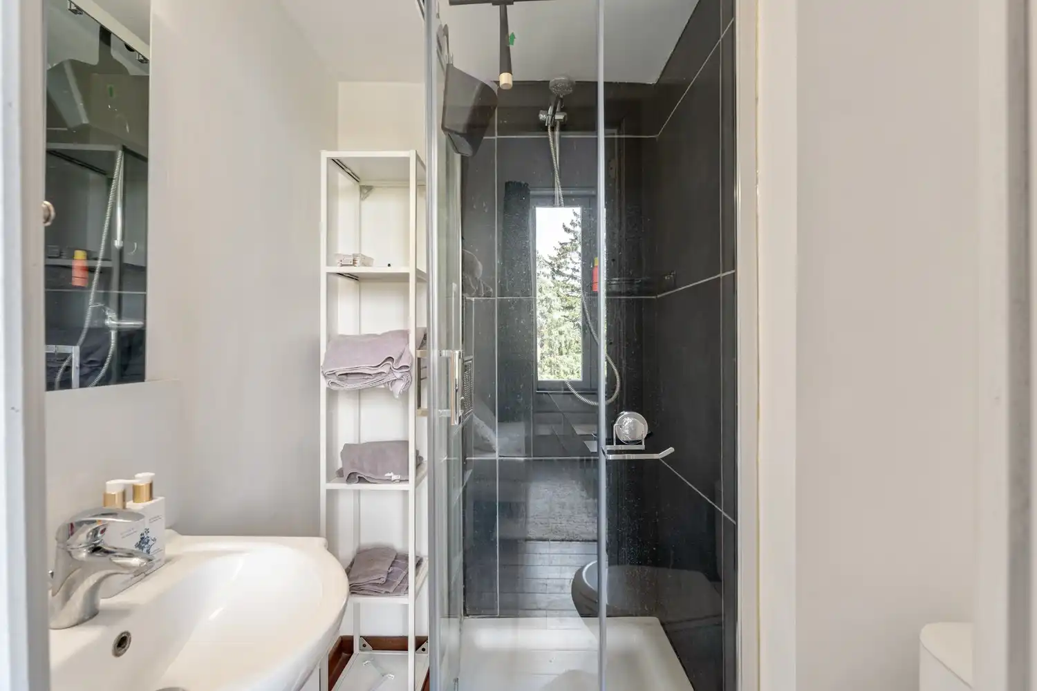 Vergund studentenhuis met een groen kotlabel en een nieuw dak(2025) bestaande uit 7 gemeubelde kamers met eigen sanitair en 1 studio te Leuven! foto 22