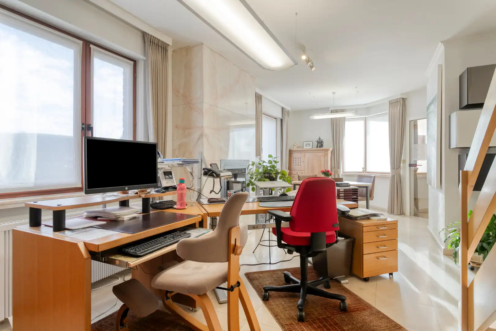 Degelijke halfopen woning met 3 slaapkamers en grote garage!! foto 7