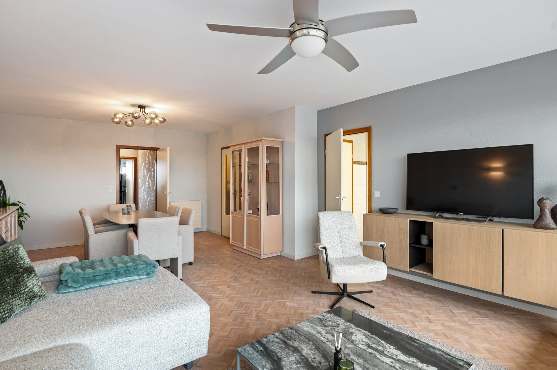 Prachtig appartement met panoramisch zicht en 3 staanplaatsen foto 6