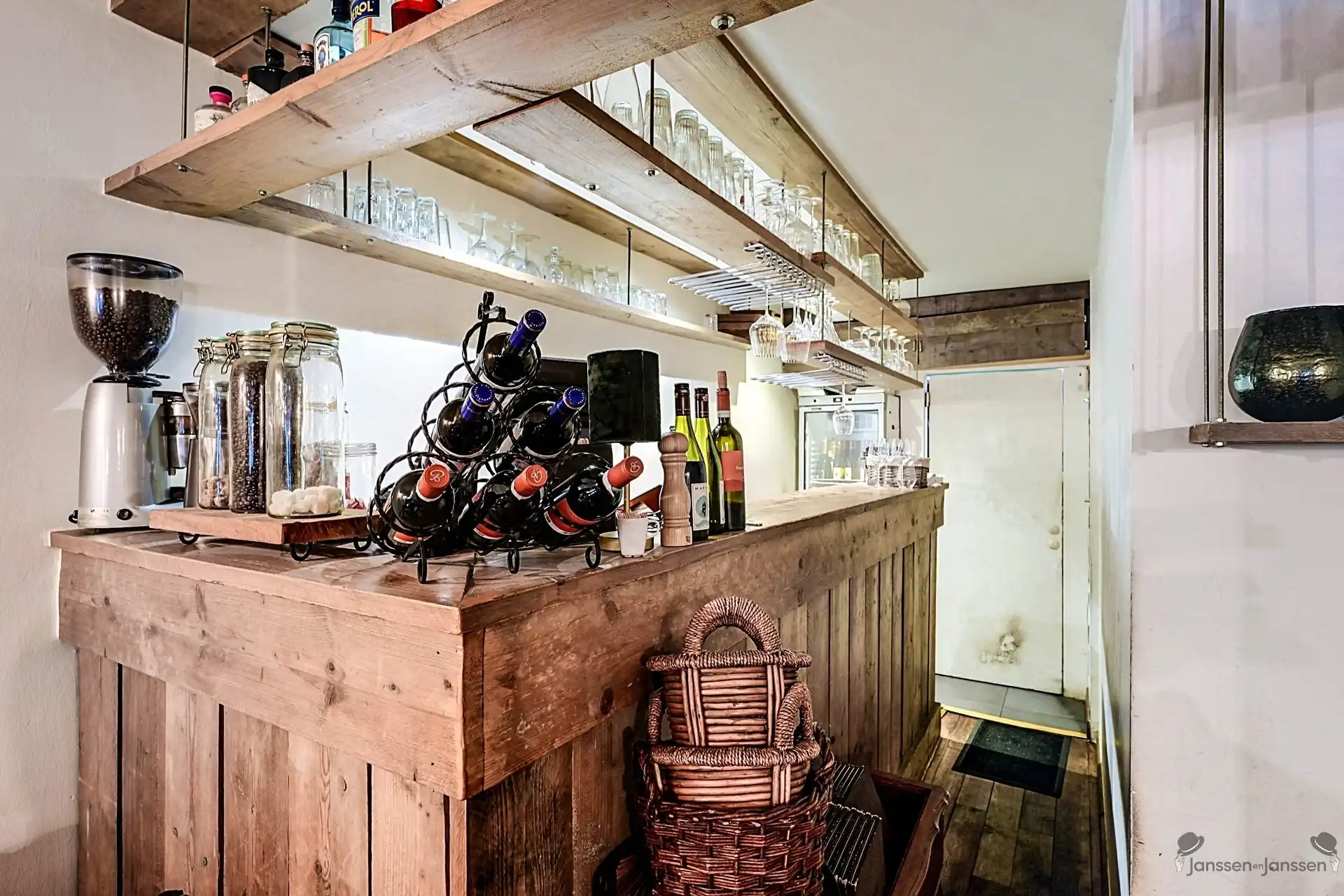 Opbrengsteigendom met ruime duplexappartement (144m²) en handelsgelijkvloers foto 8