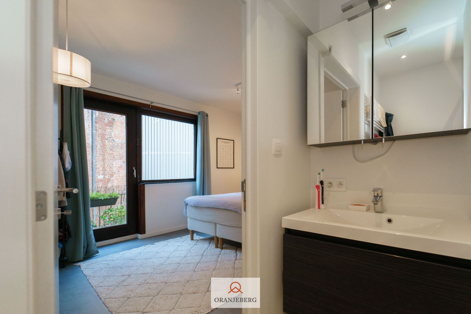 Uniek gelegen gerenoveerd appartement in hartje Gent op het Sint-Baafsplein foto 23