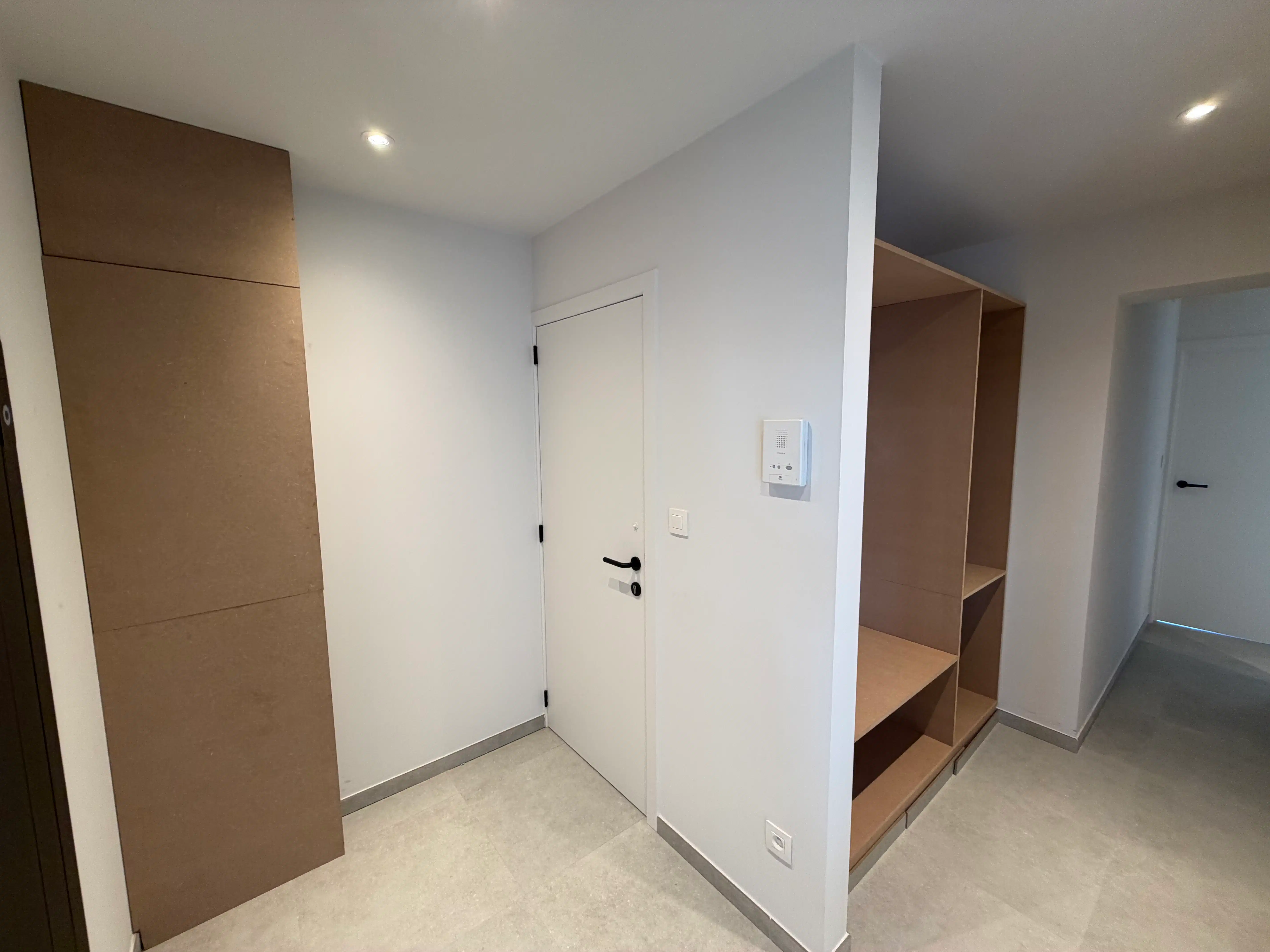 Genk - centrum : Volledig gerenoveerd, ruim en centraal gelegen appartement met 3 slaapkamers en 2 terrassen. foto 5