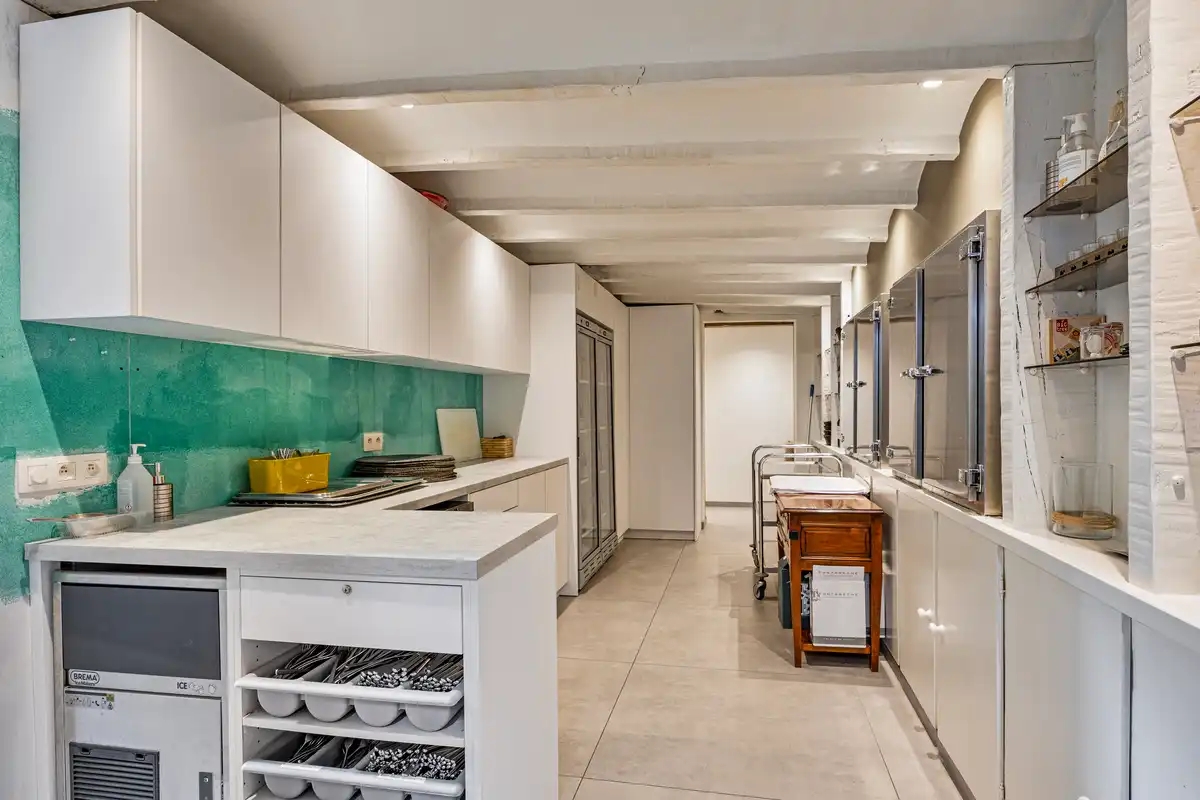 Exclusieve kans: Charmante vierkantshoeve te Diepenbeek – veelzijdige handelszaak met karakter foto 11