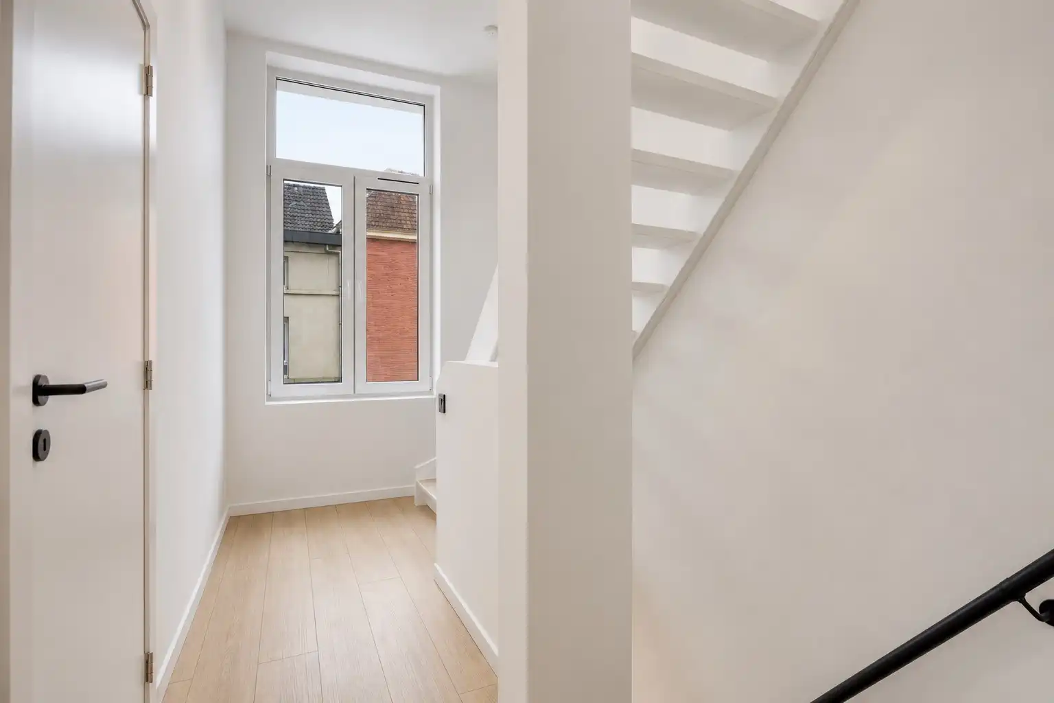 Gerenoveerde woning met 2 slaapkamers vlakbij Dok Noord.  foto 17
