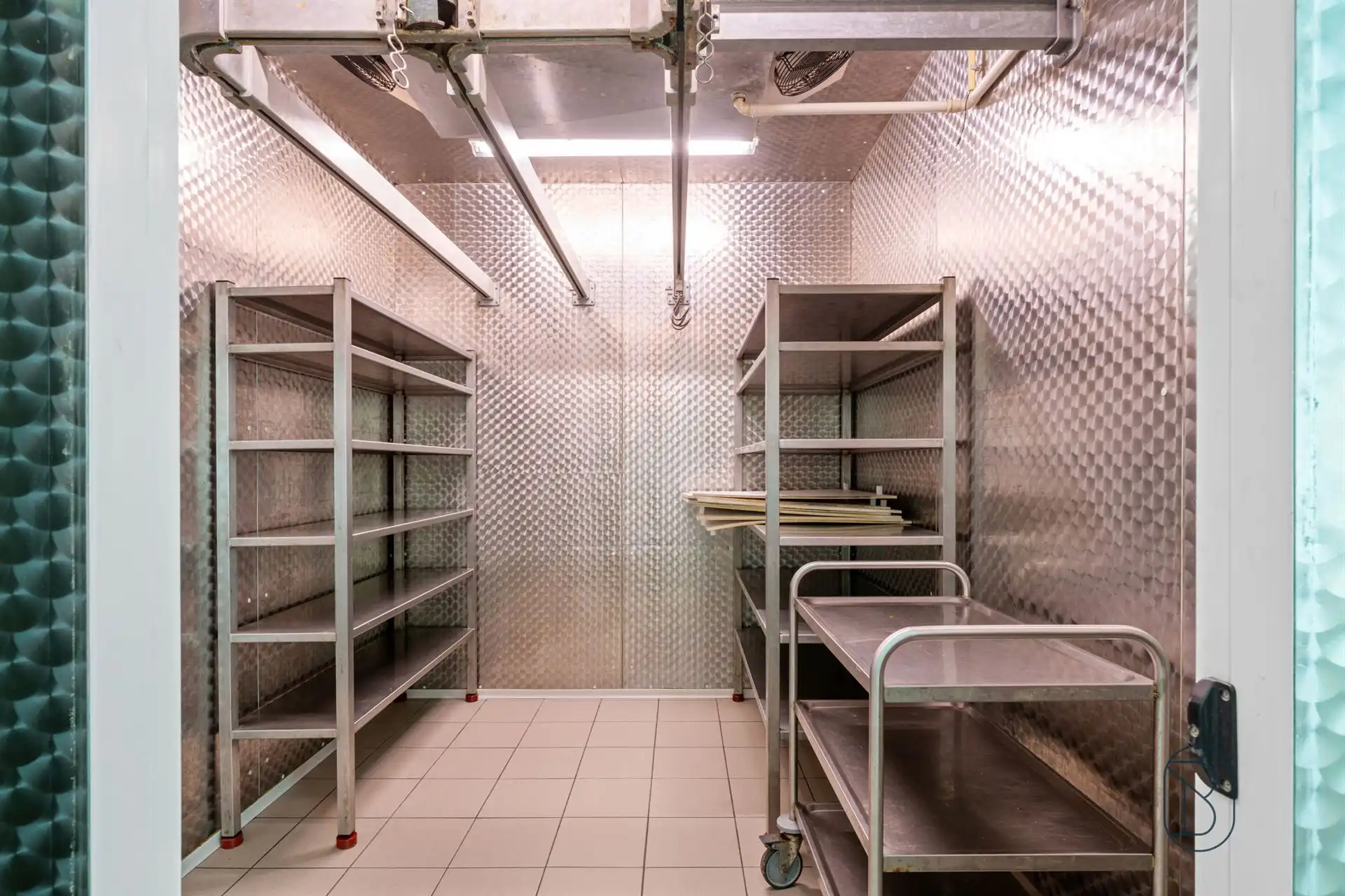 Unieke combinatie van wonen en werken in Sint-Eloois-Vijve! foto 10